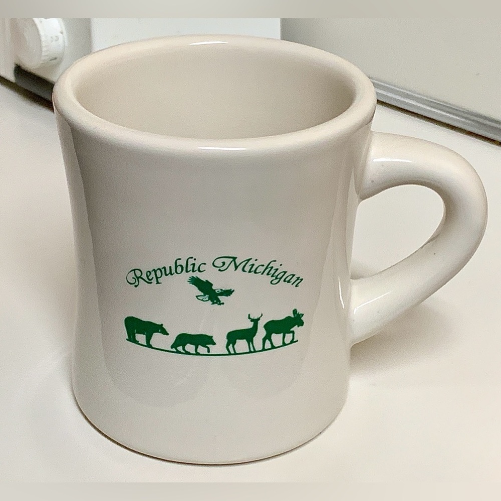 1990s Vintage Wildlife Animal Illustrated REPUBLIC MICHIGAN Ceramic Coffee Mug